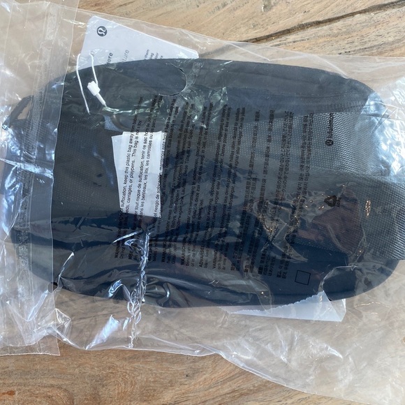 🔥HOT ITEM🔥 LULULEMON - BLACK Everywhere Belt Bag Nwt Crossbody Bag - Picture 10 of 11